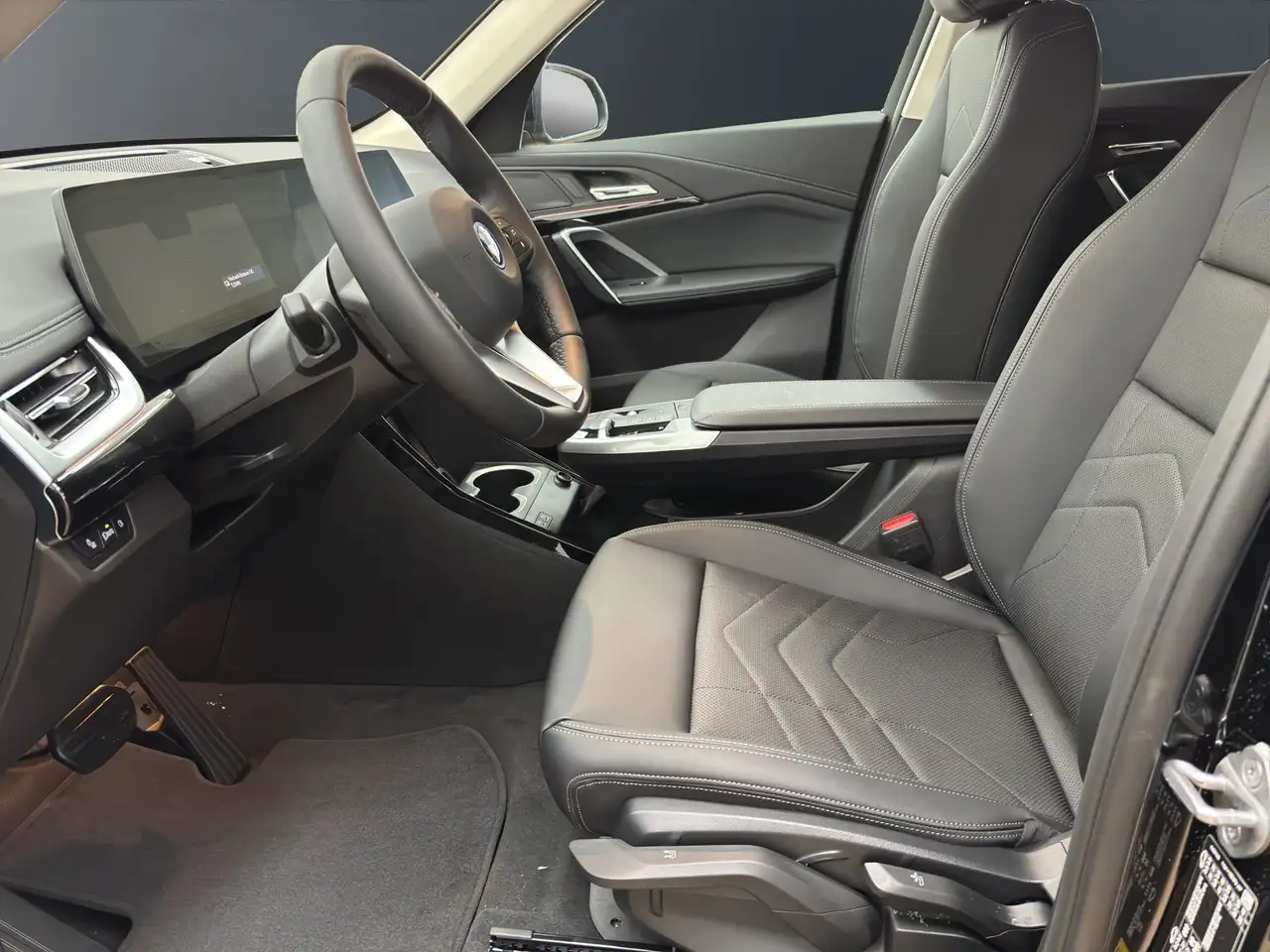 BMW iX1 13