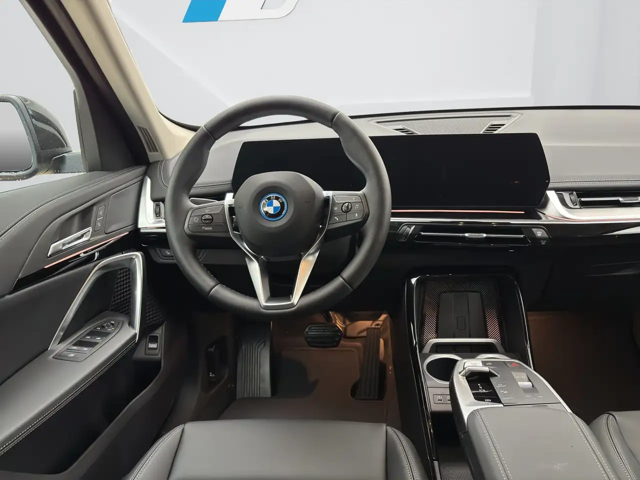 BMW iX1 14