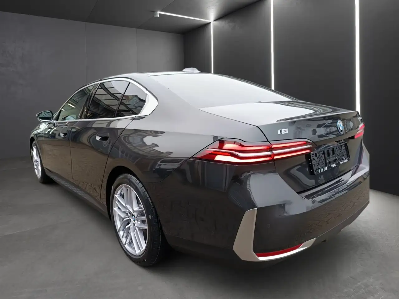 BMW i5 5