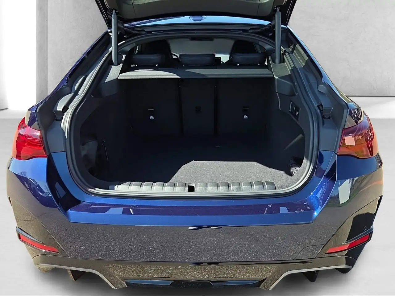 BMW i4 12