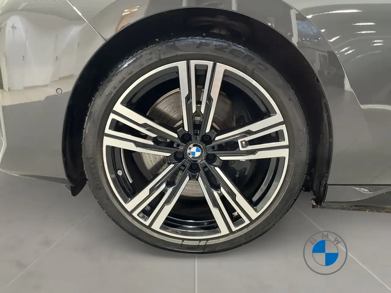 BMW i7 8