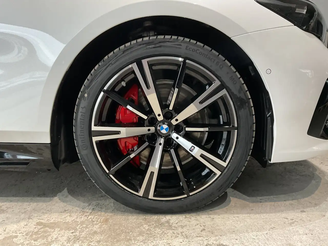 BMW i5 12