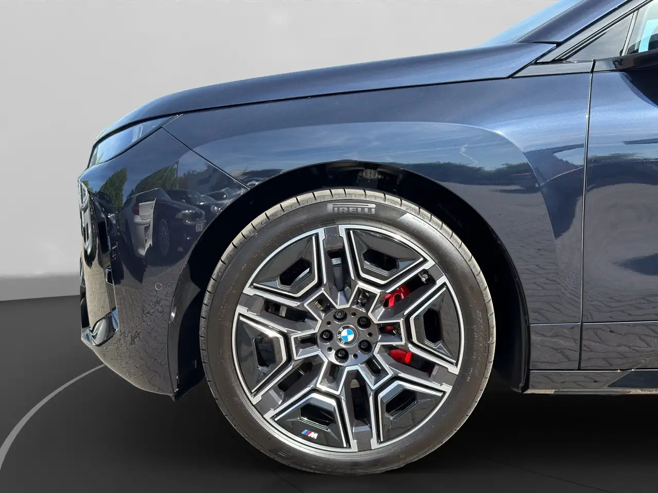 BMW iX 8