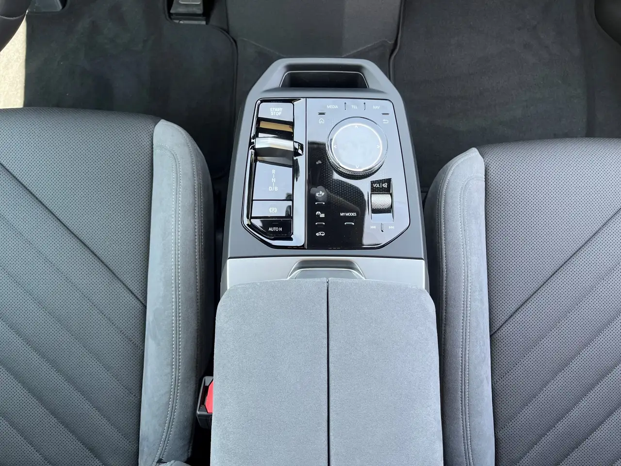 BMW iX 12