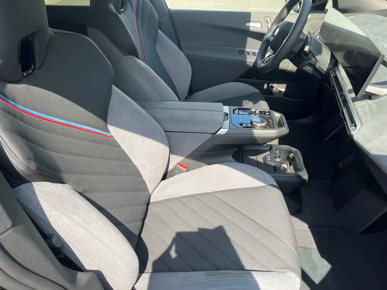 BMW iX 13