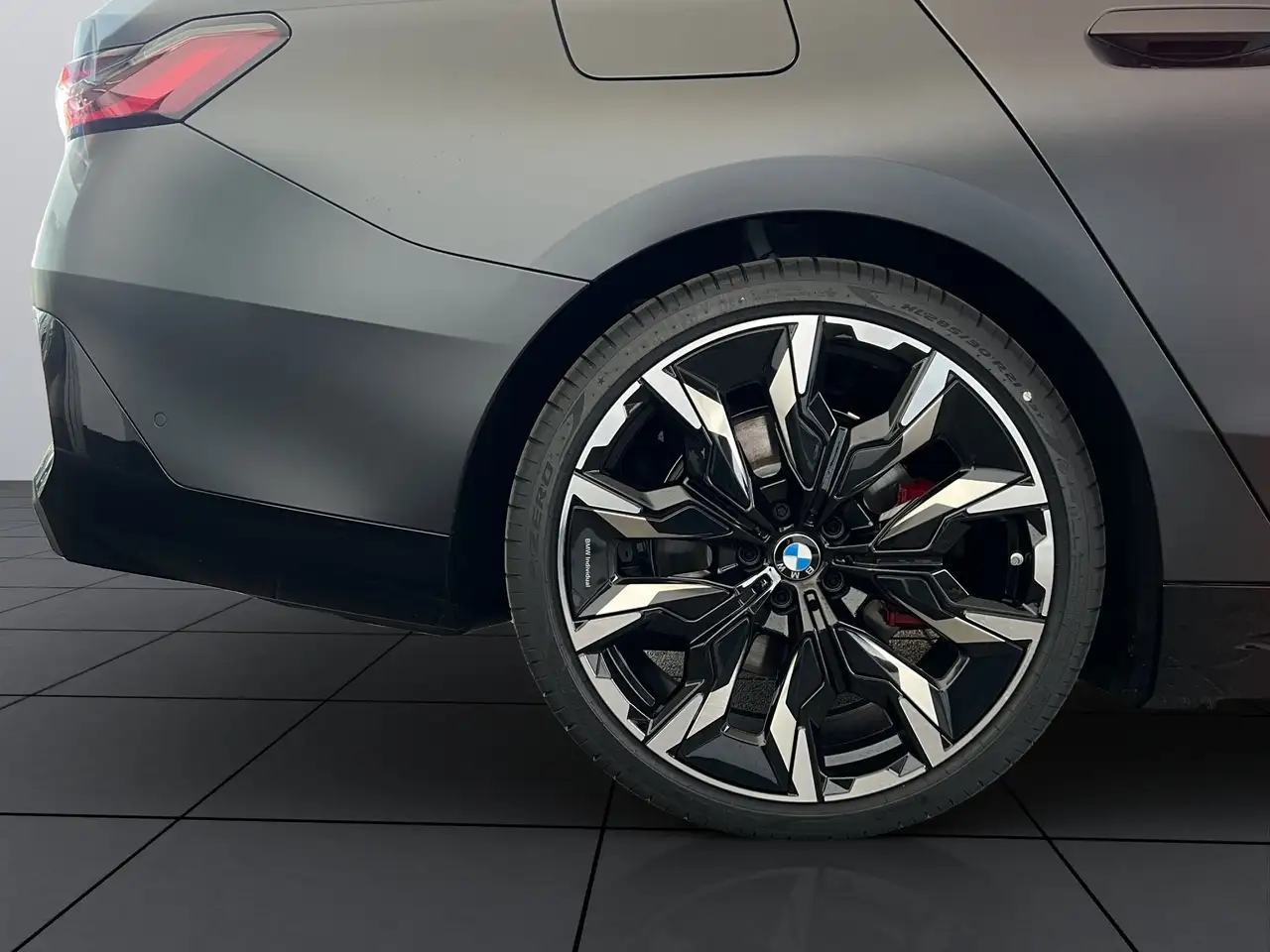 BMW i5 5