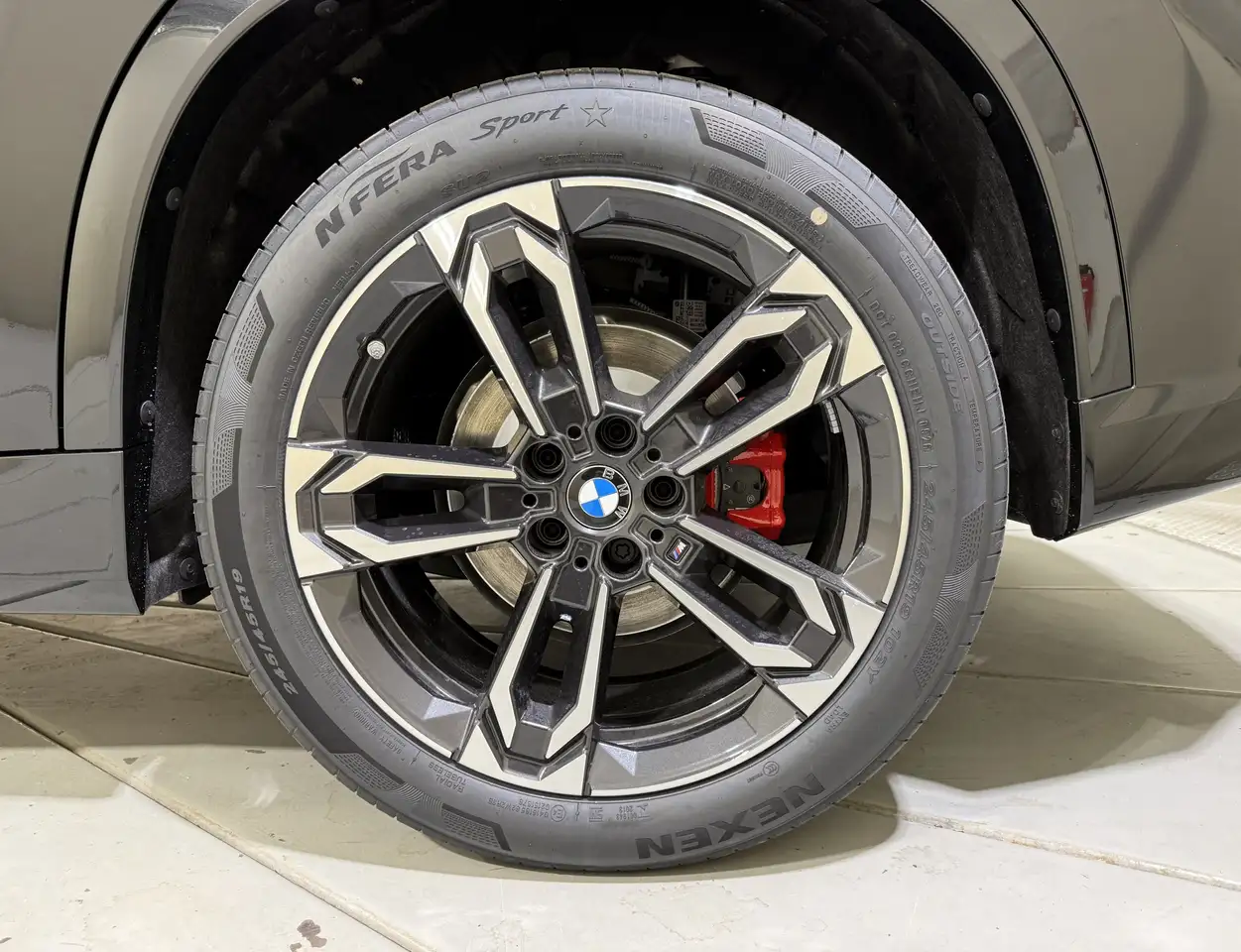BMW iX1 8
