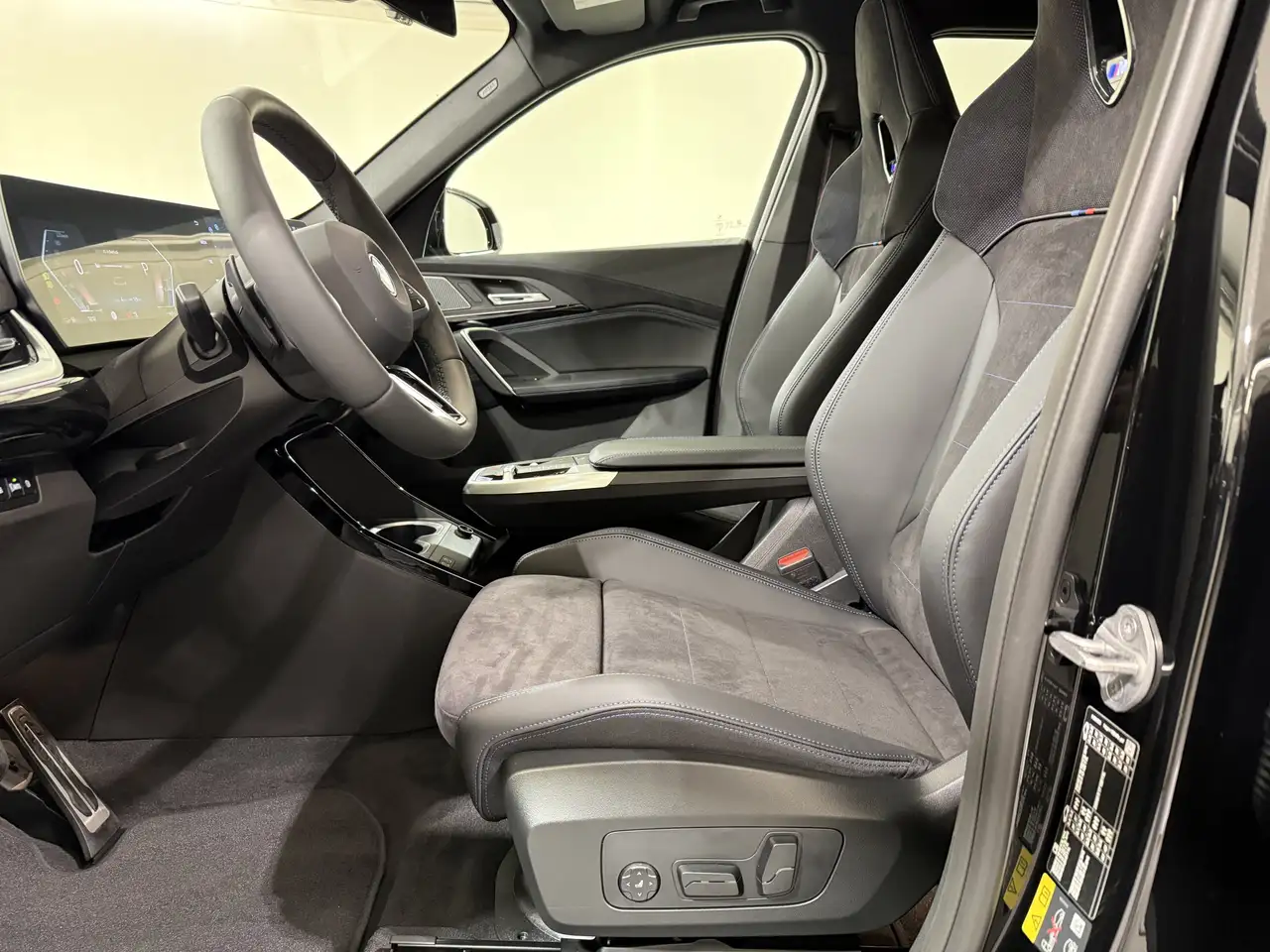 BMW iX1 10