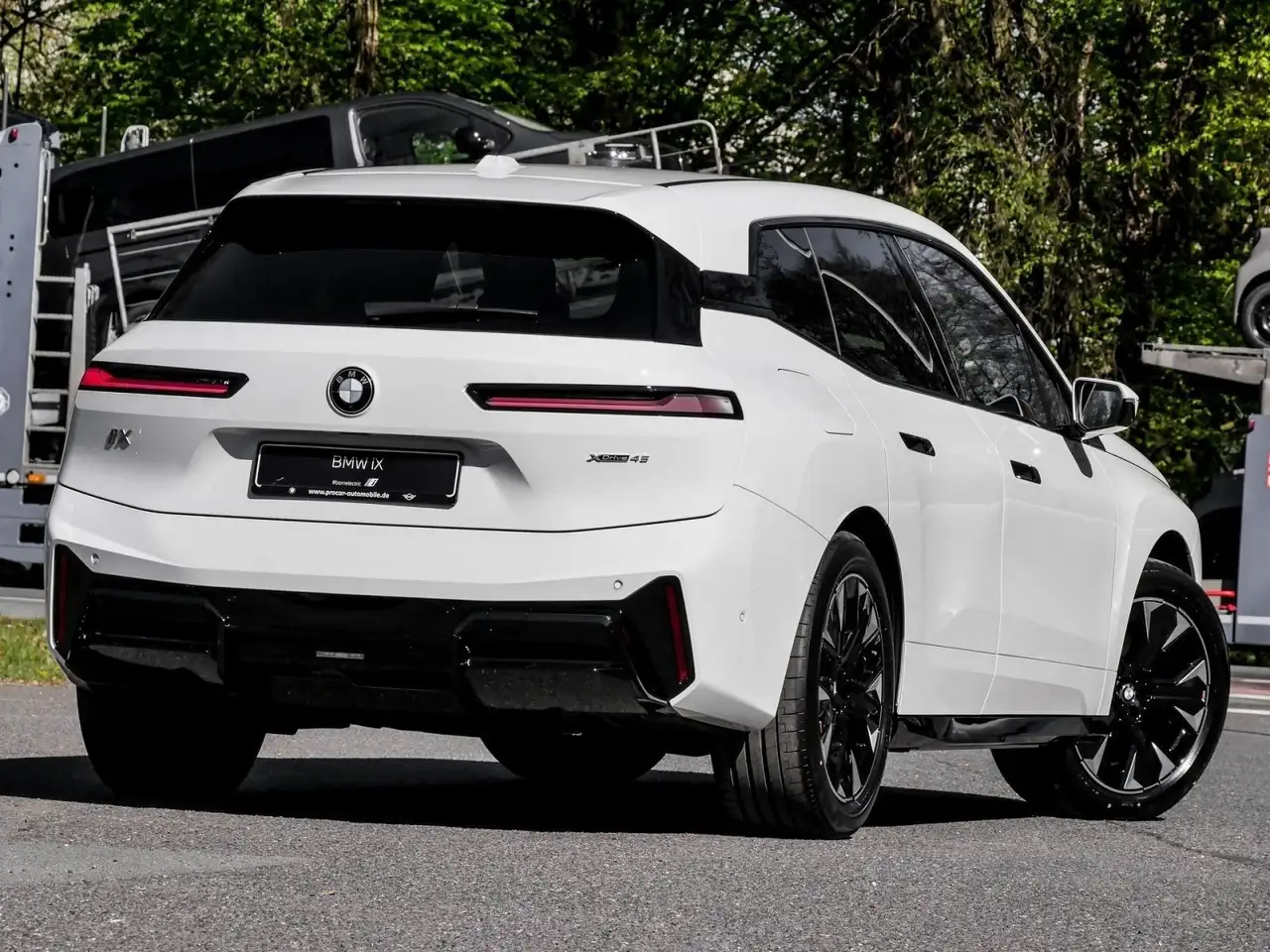 BMW iX 2
