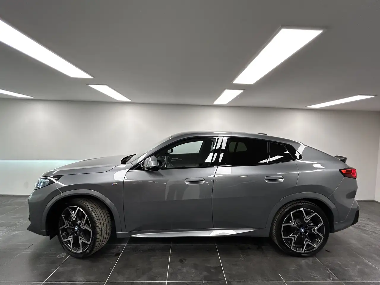 BMW iX2 2