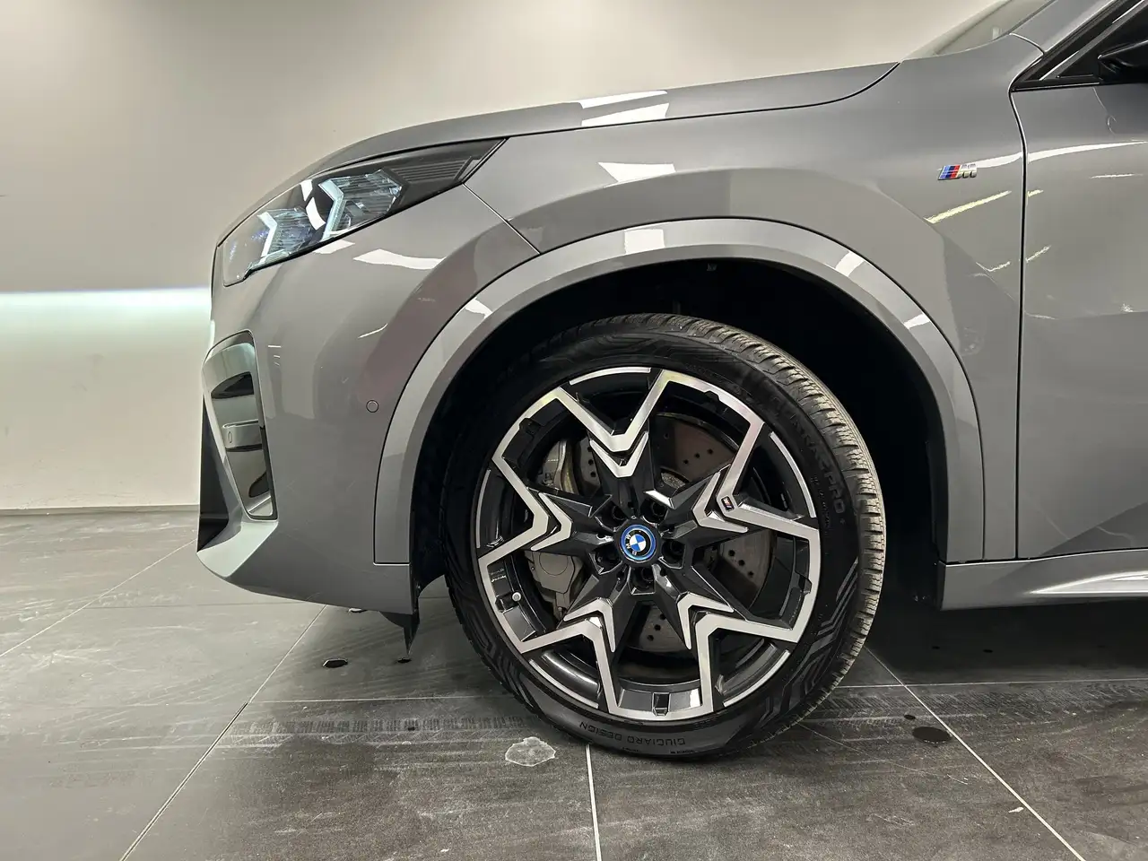 BMW iX2 7