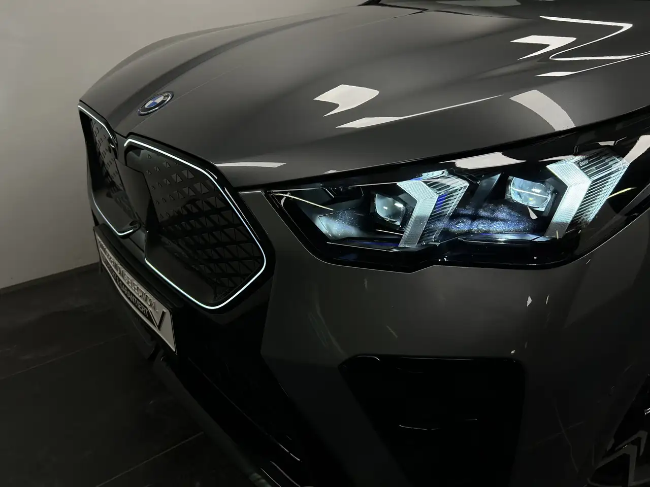 BMW iX2 8