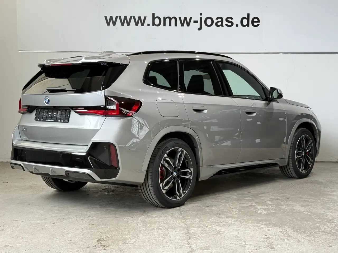 BMW iX1 12
