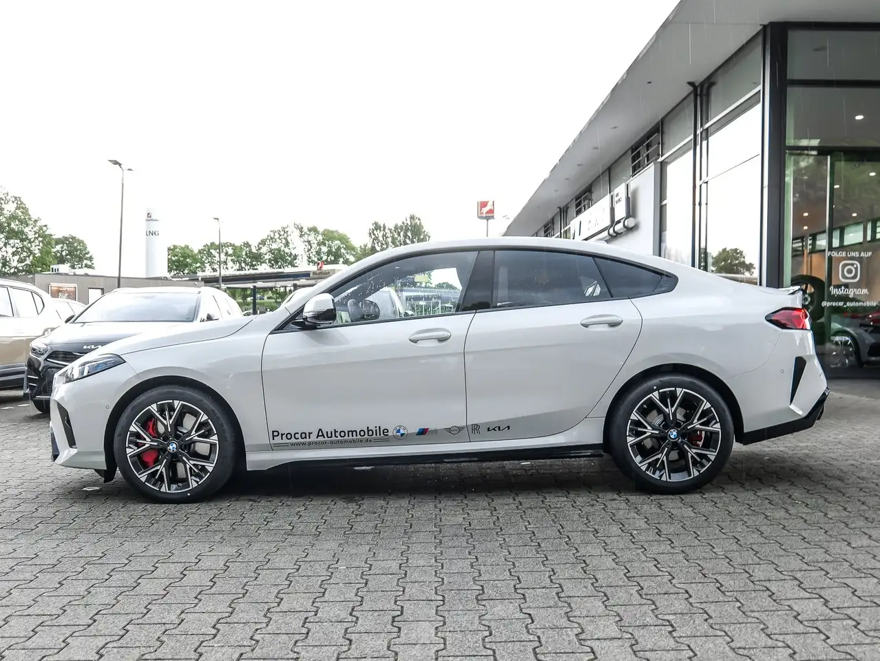 BMW 216 9