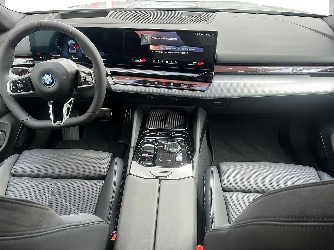 BMW i5 12