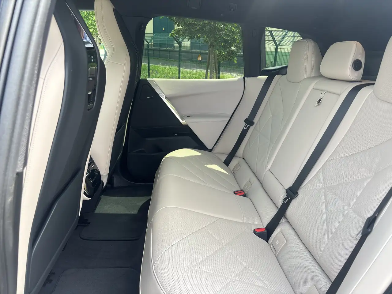BMW iX 12