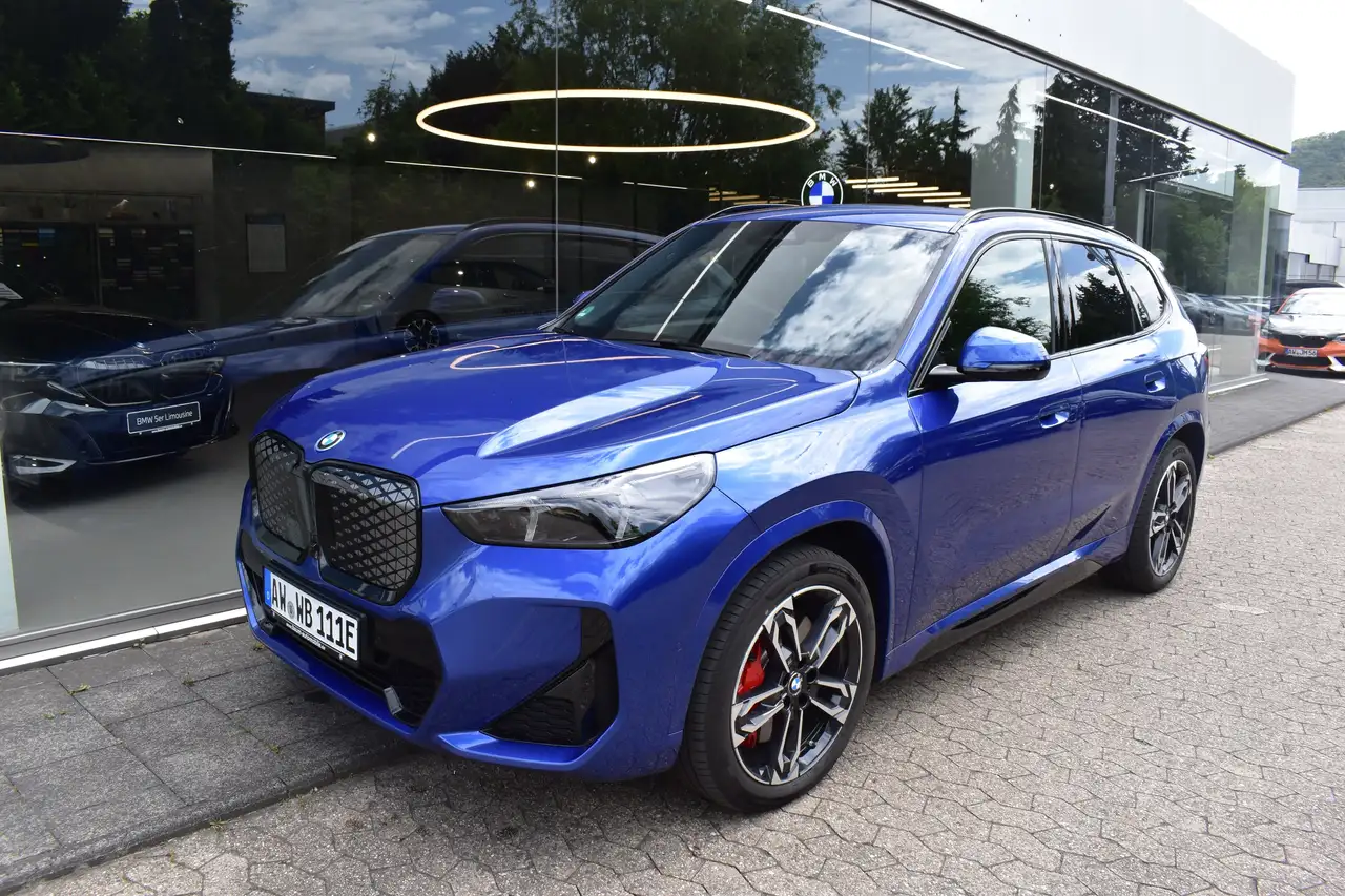 BMW iX1