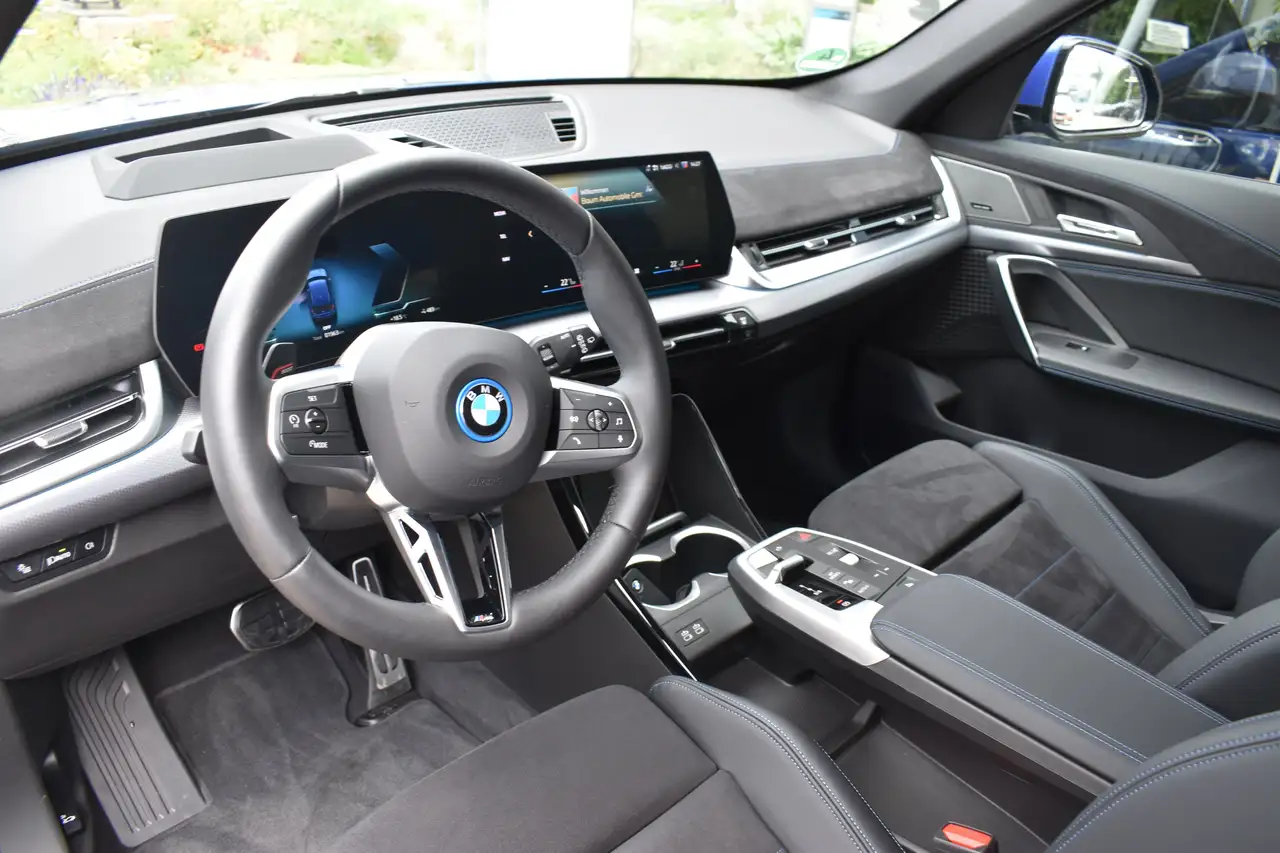 BMW iX1 14