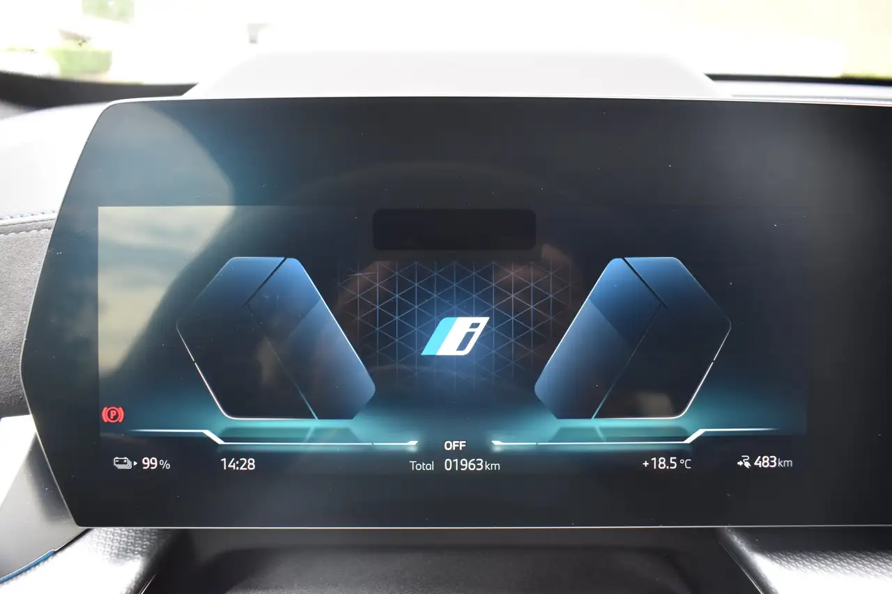 BMW iX1 15