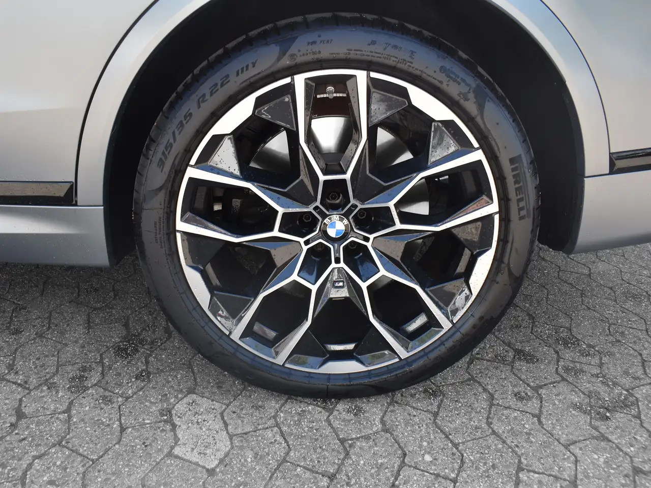 BMW X7 4