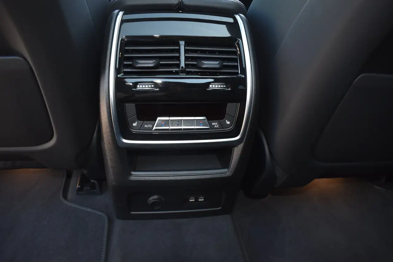 BMW X7 11