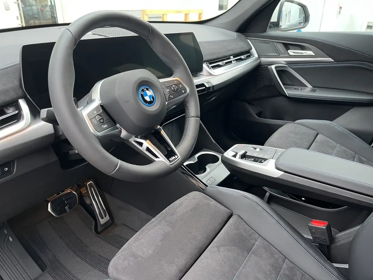 BMW iX 1 15
