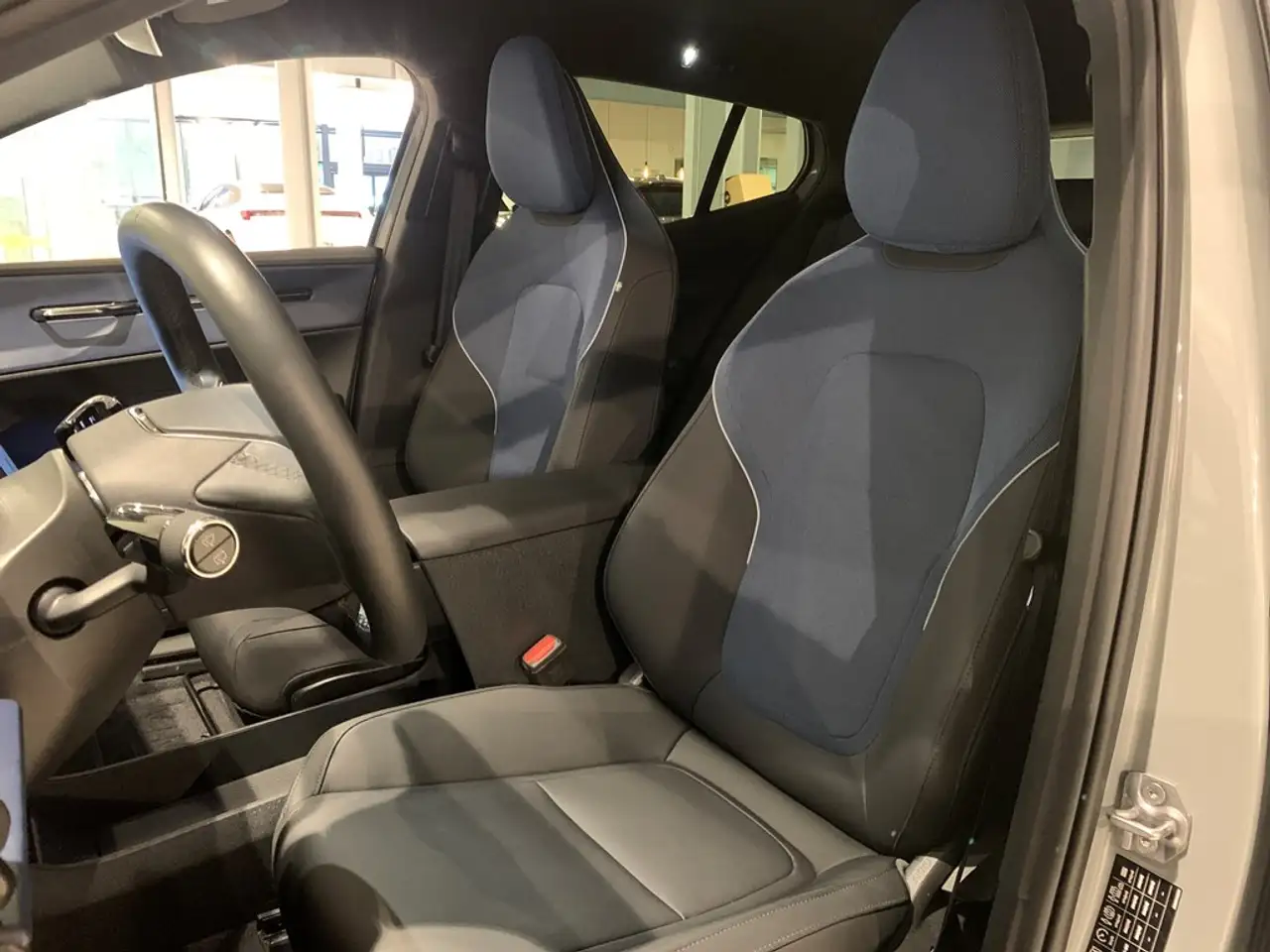 Volvo EX30 5