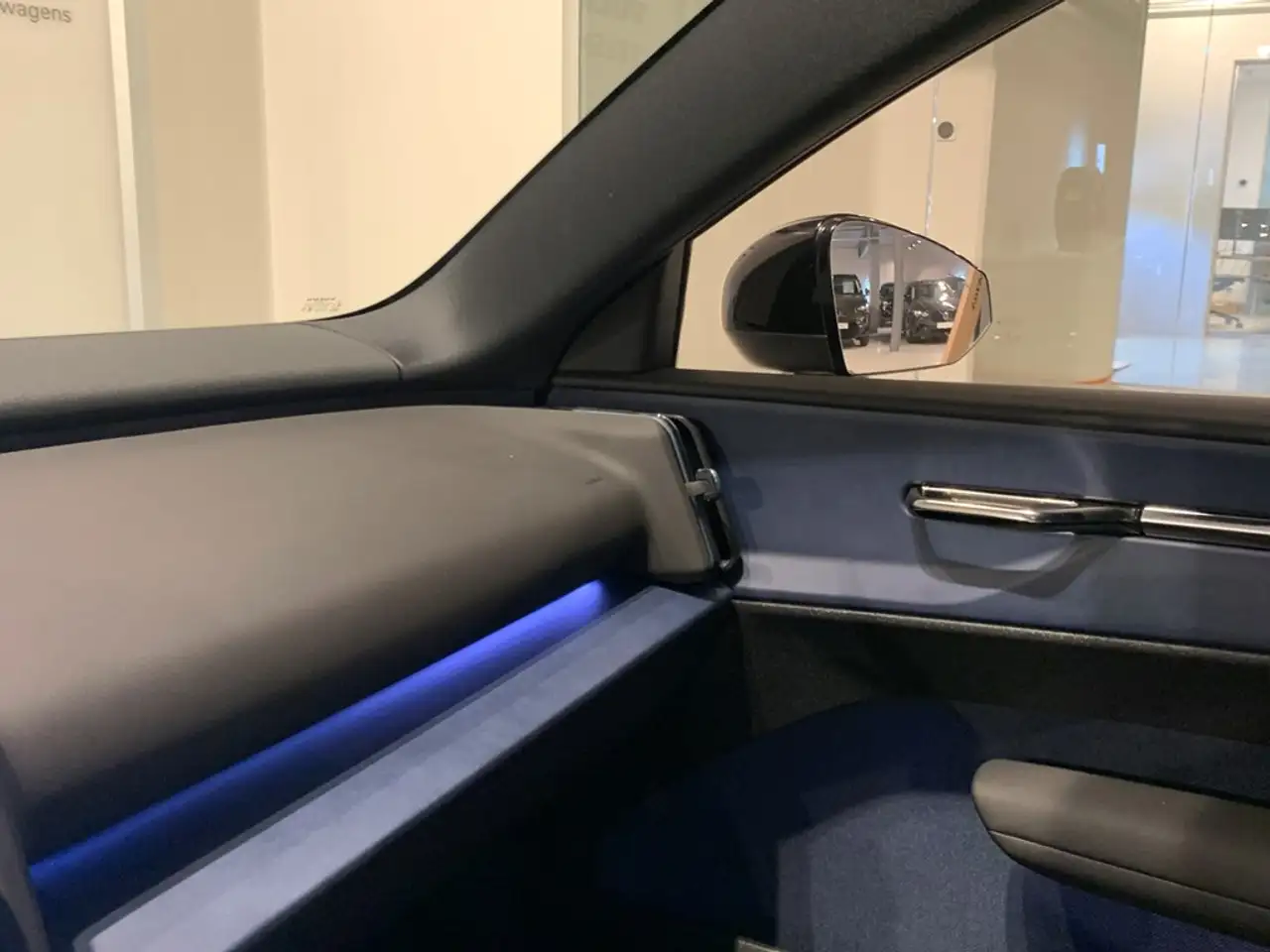 Volvo EX30 7