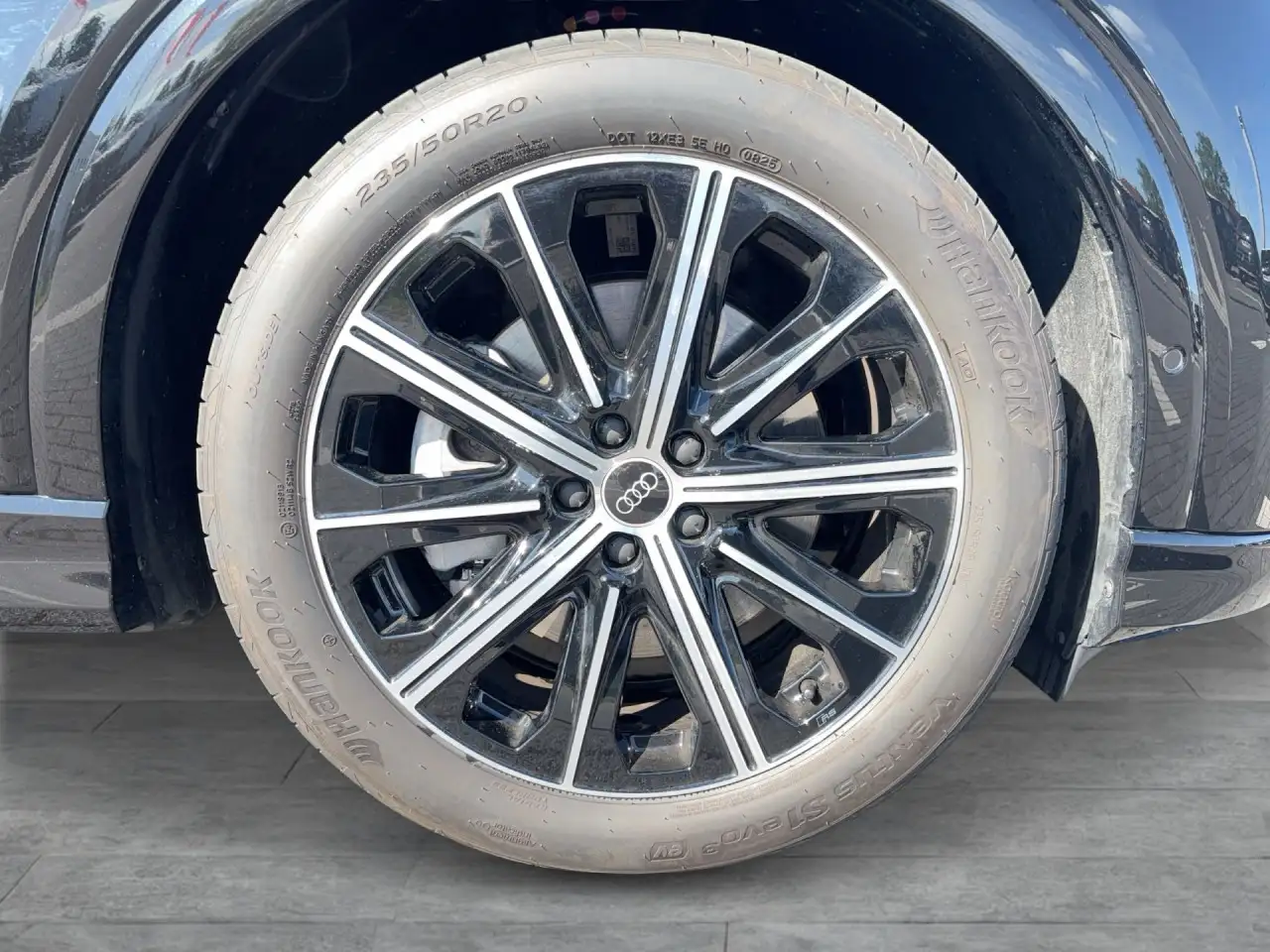 Audi Q4 7
