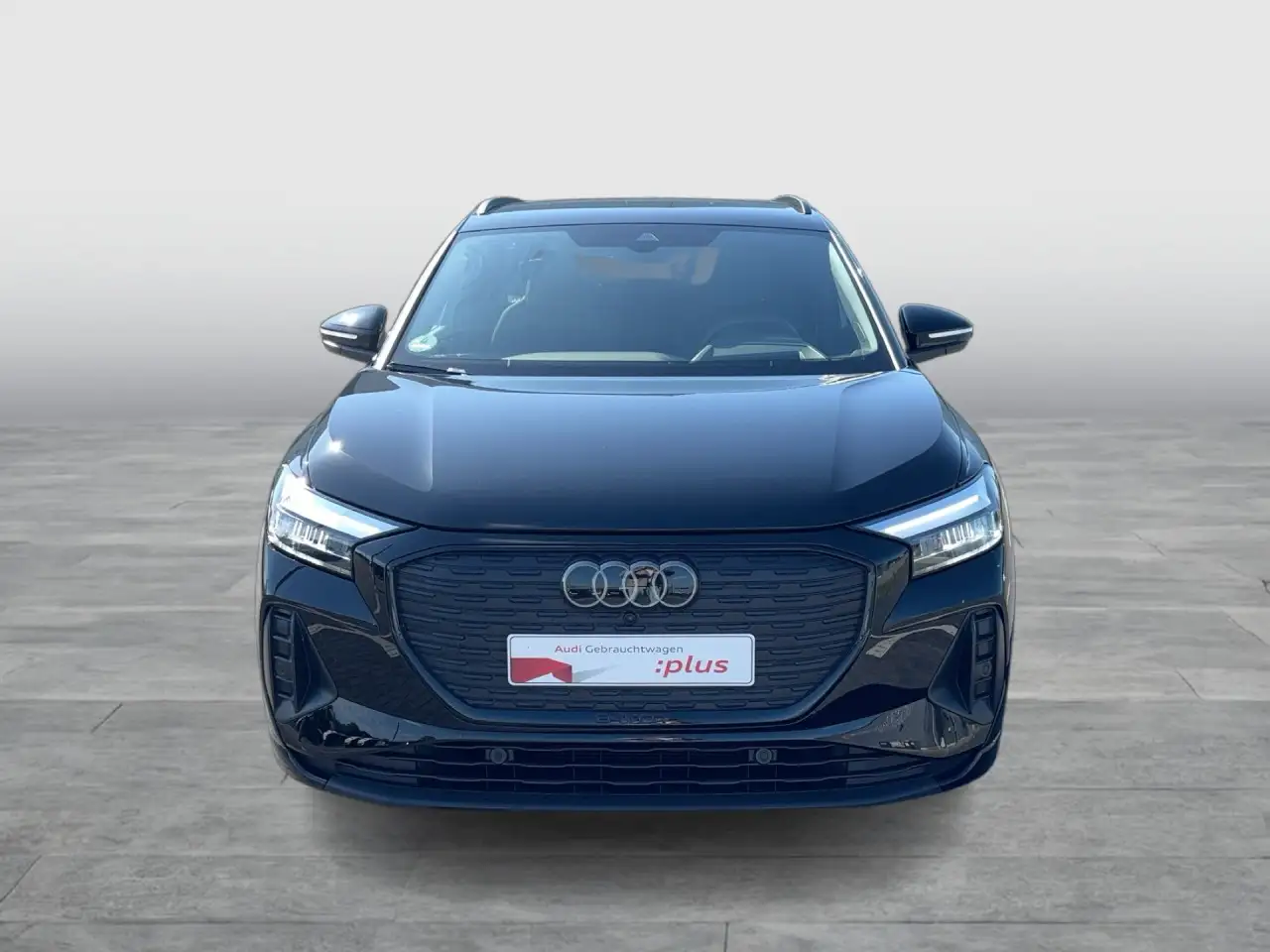 Audi Q4 8