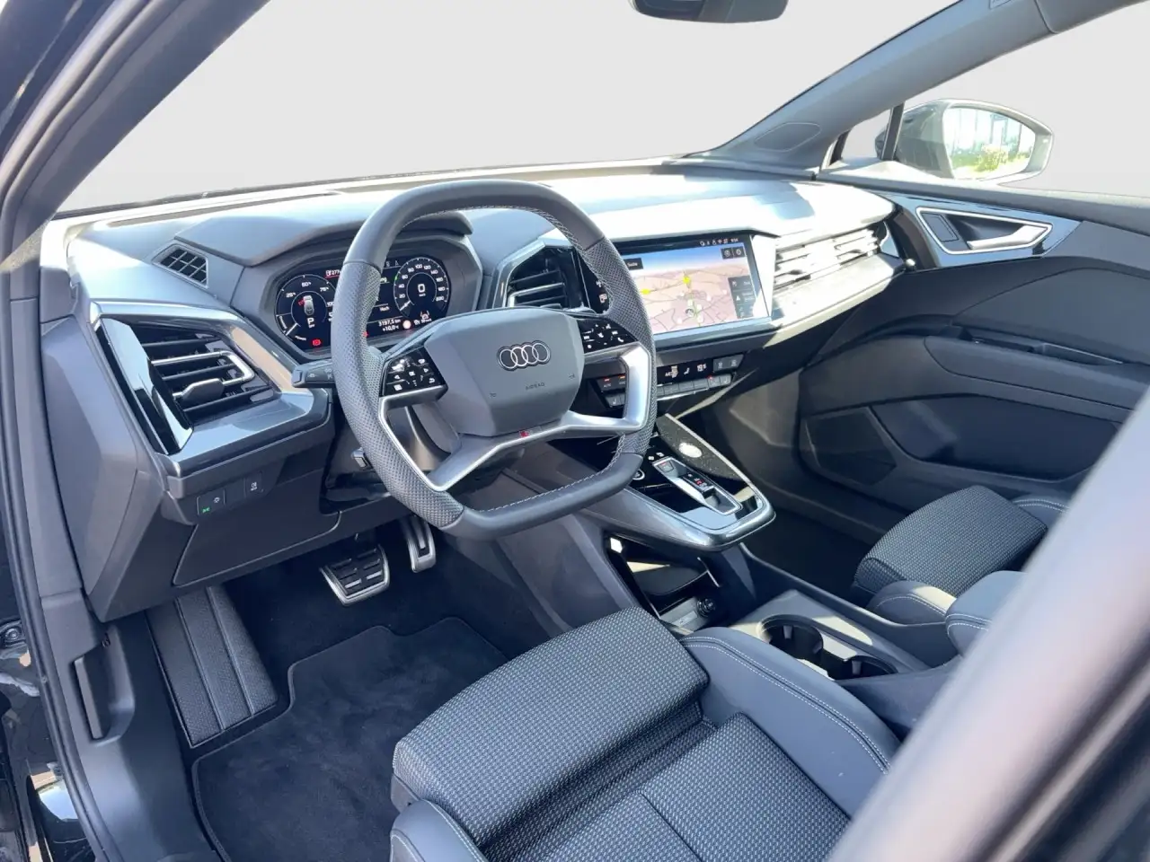 Audi Q4 9