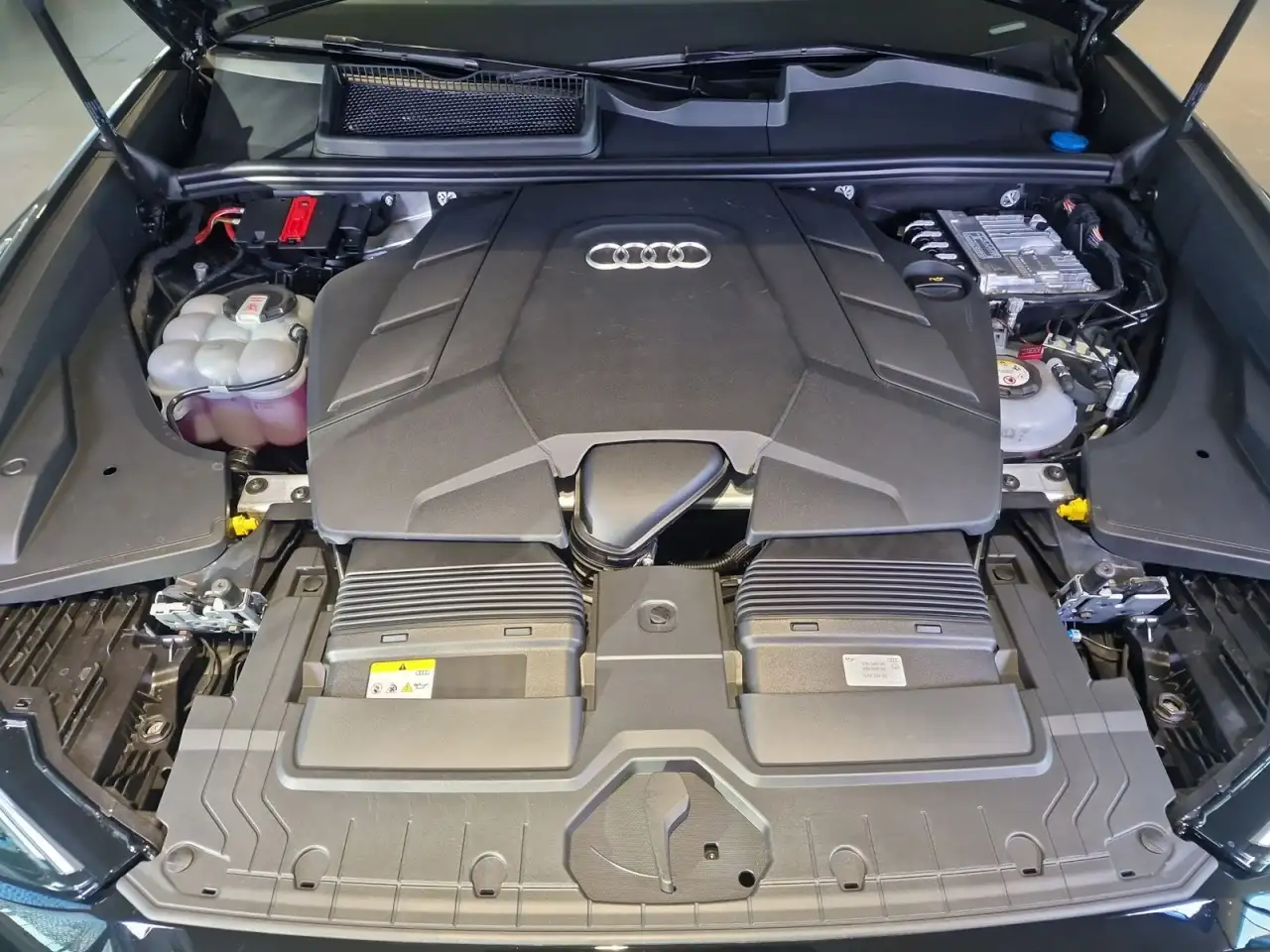 Audi Q8 11