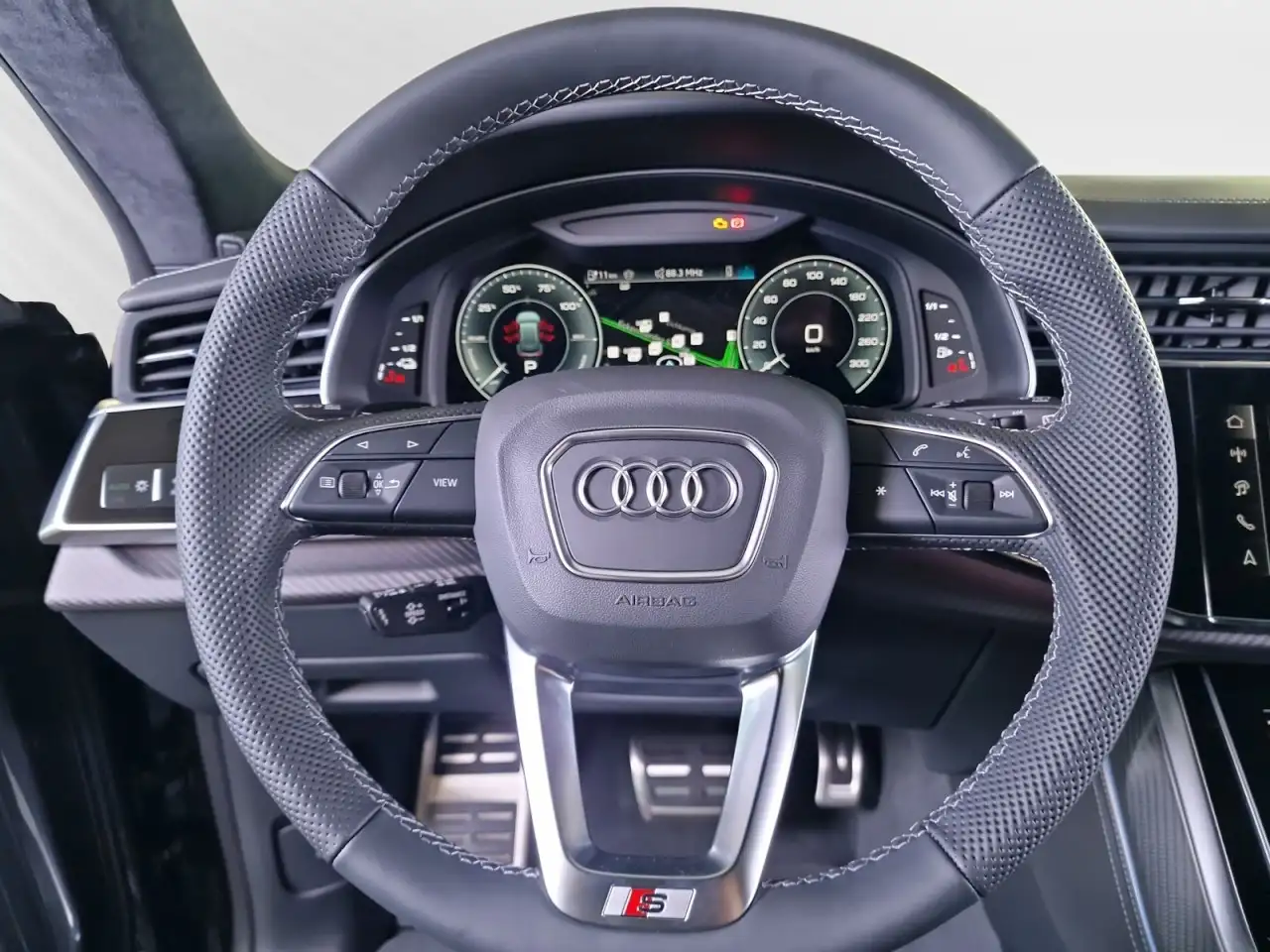 Audi Q8 13