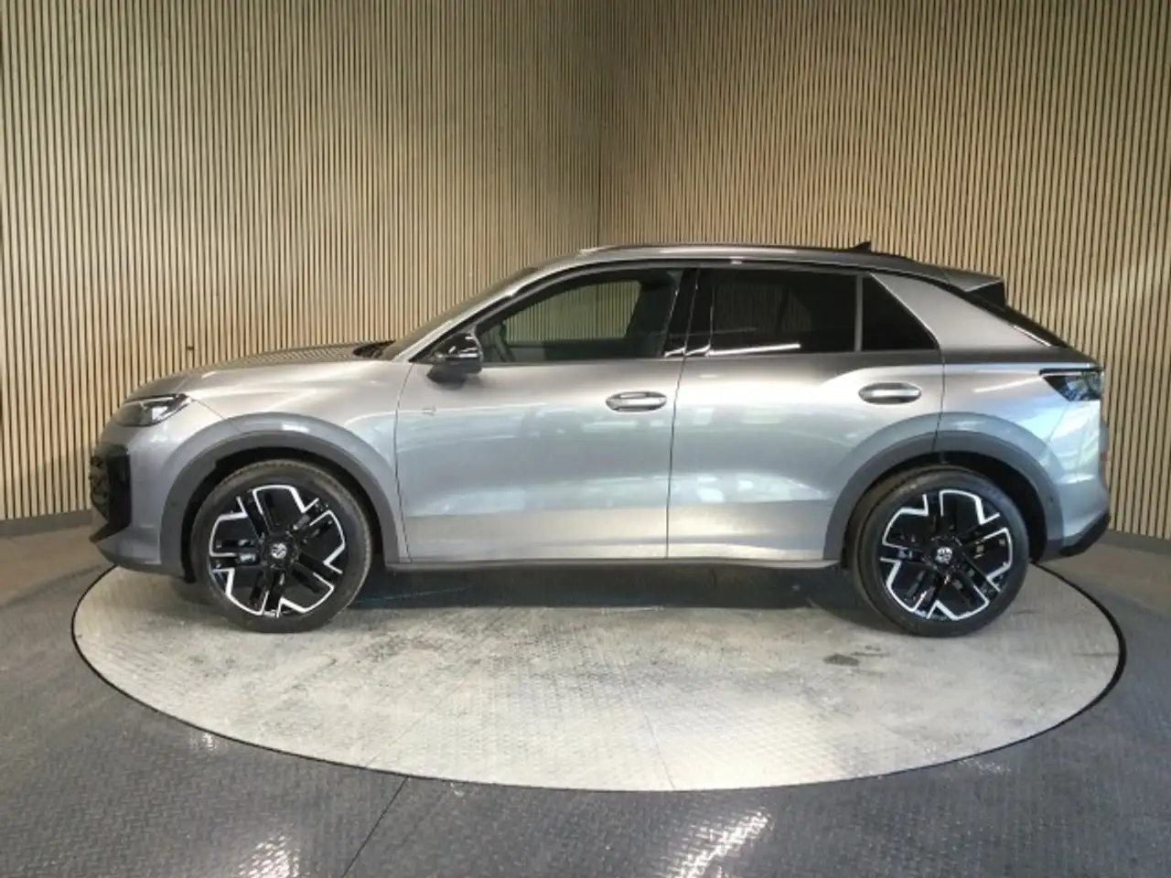 Volkswagen T-Roc 6