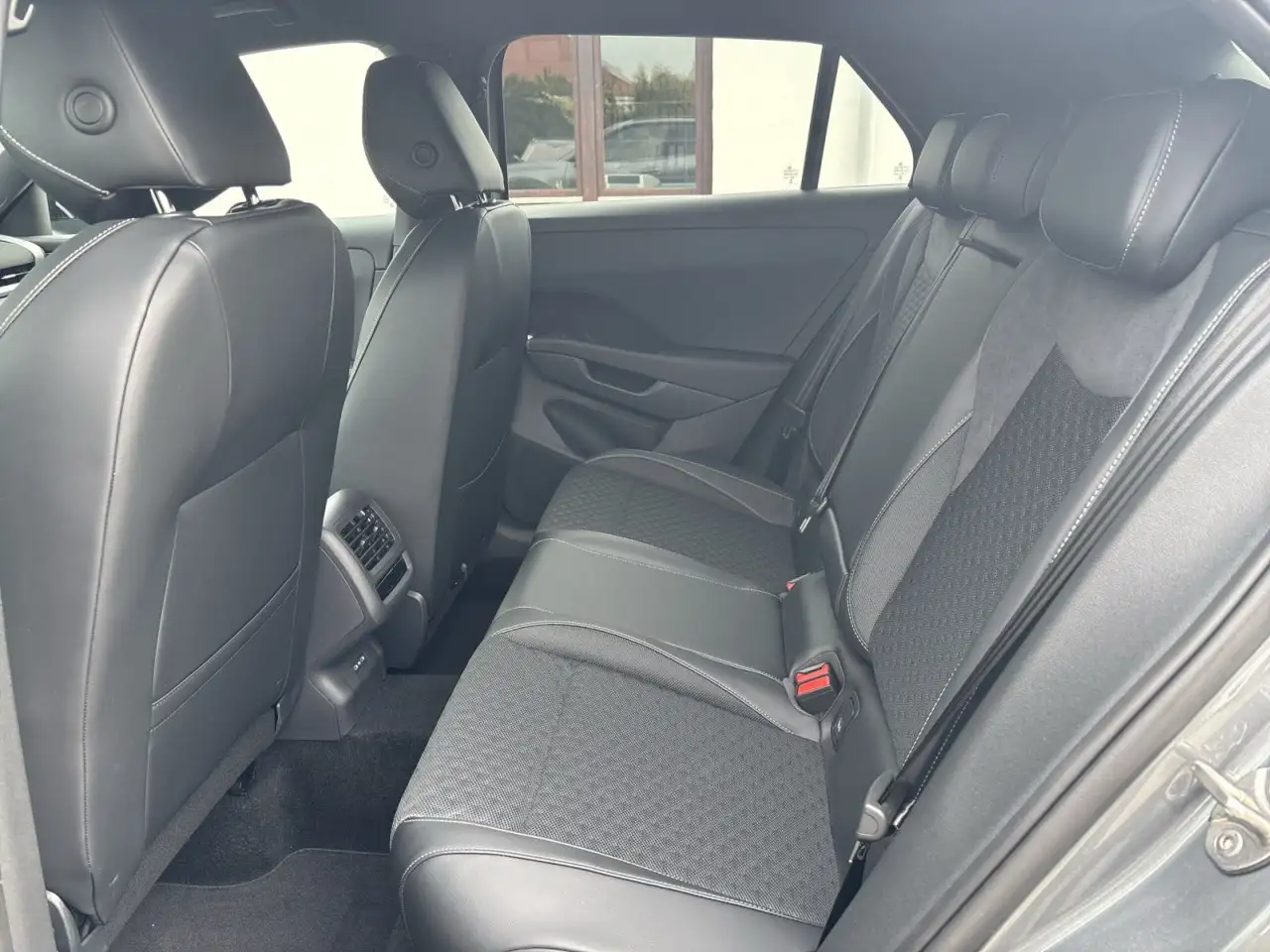 Volkswagen T-Roc 14
