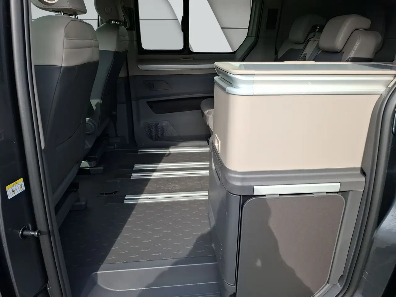 Volkswagen T7 California 11