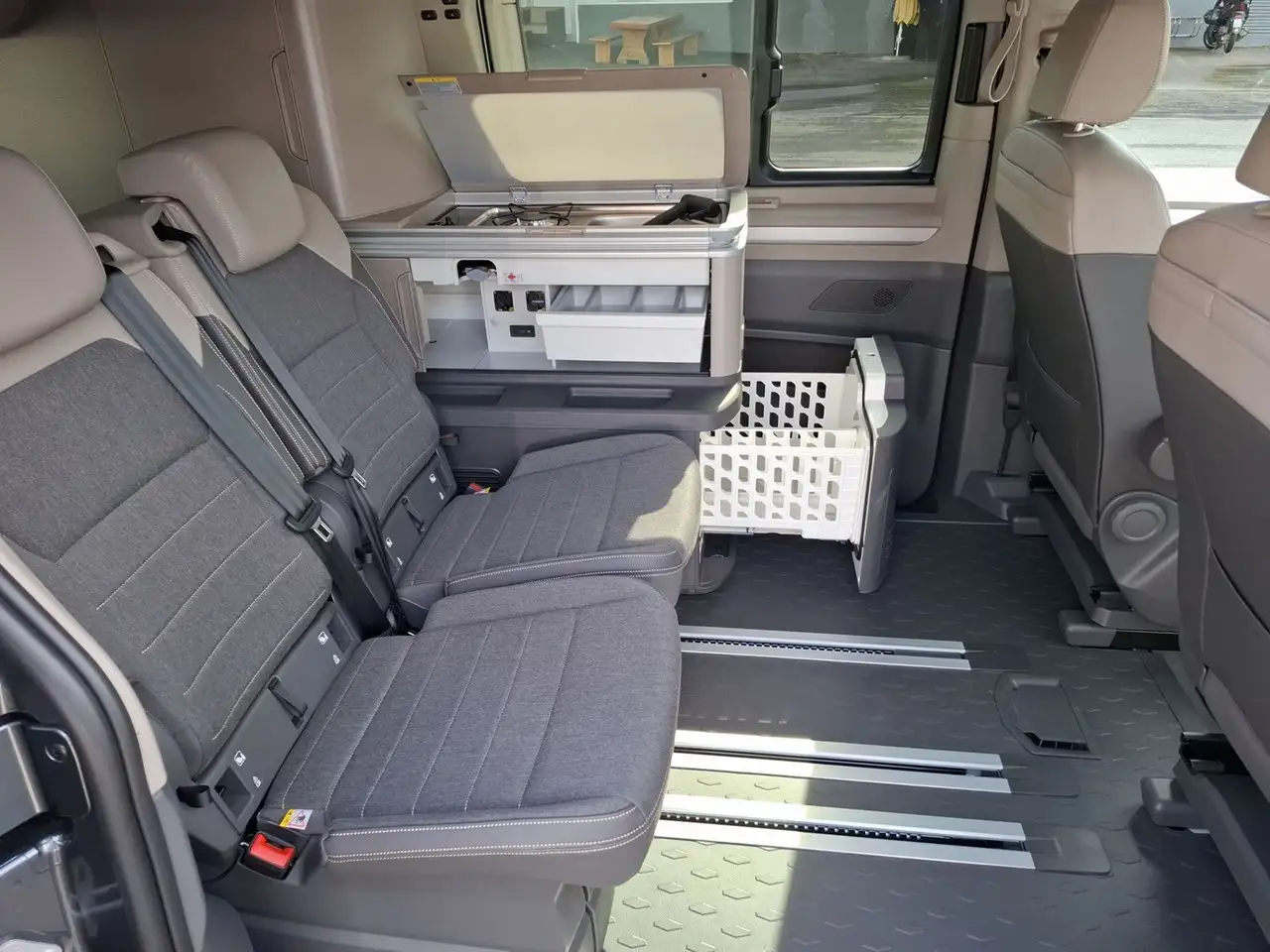 Volkswagen T7 California 16