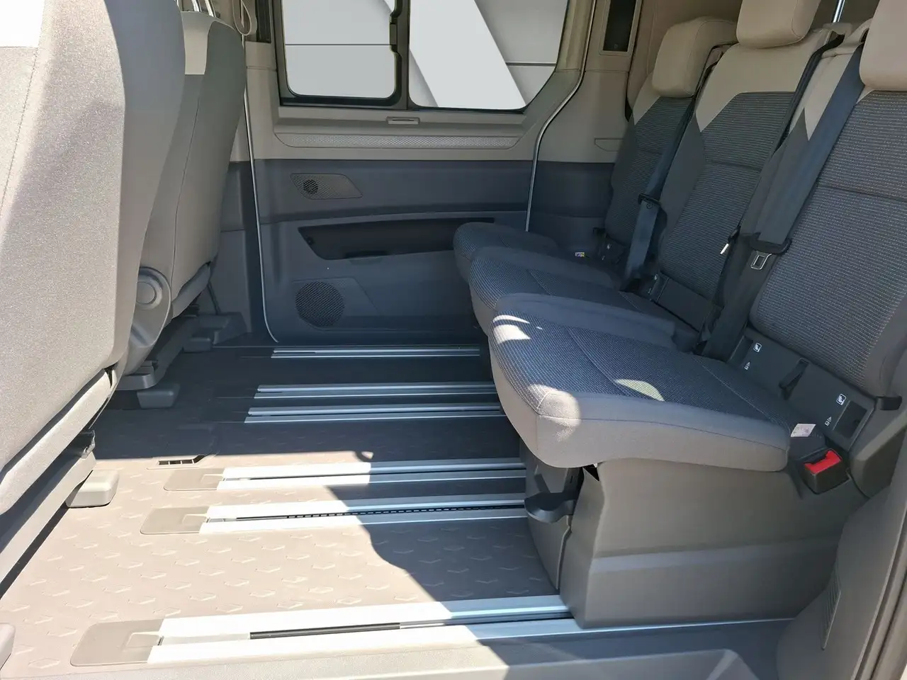 Volkswagen T7 California 11