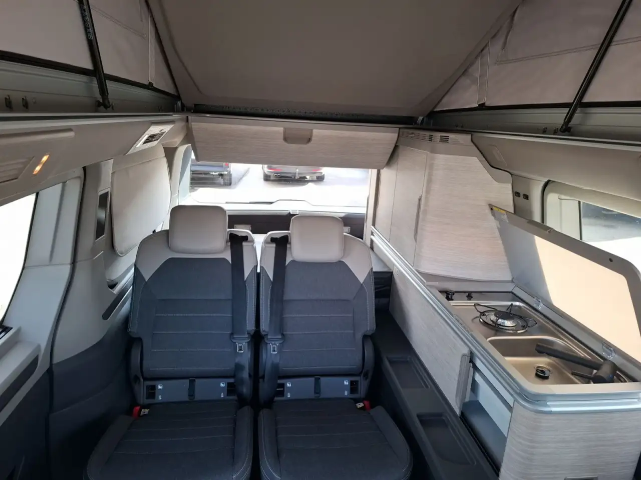 Volkswagen T7 California 11