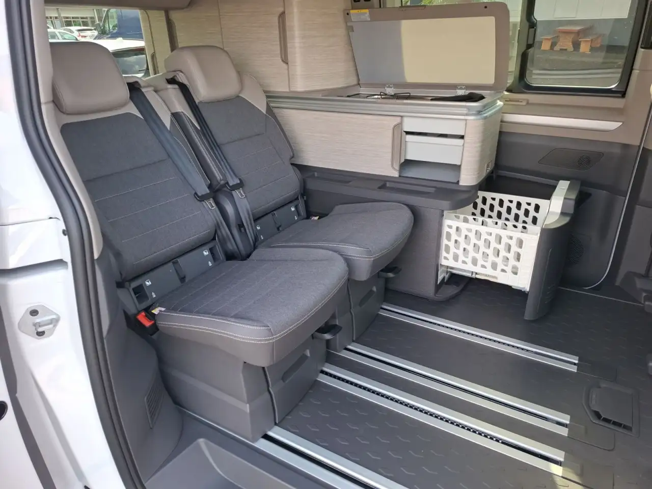 Volkswagen T7 California 12