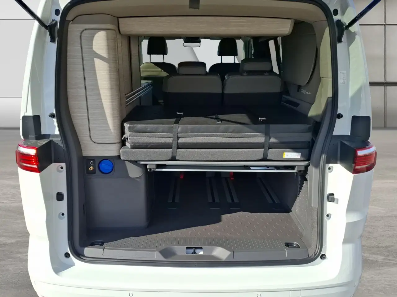 Volkswagen T7 California 14
