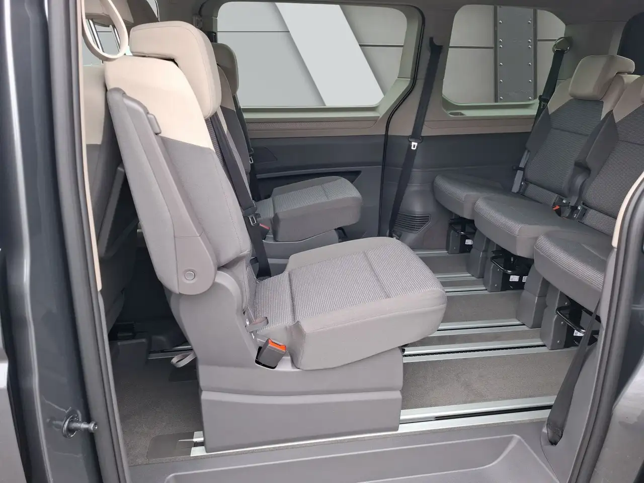 Volkswagen T7 Multivan 11