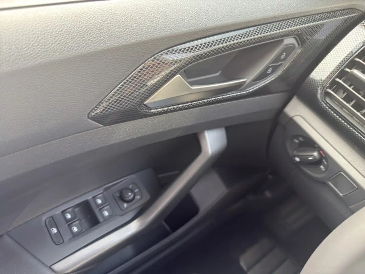 Volkswagen T-Cross 11
