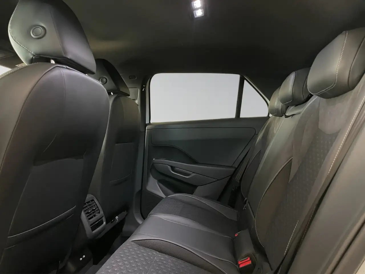 Volkswagen T-Roc 10