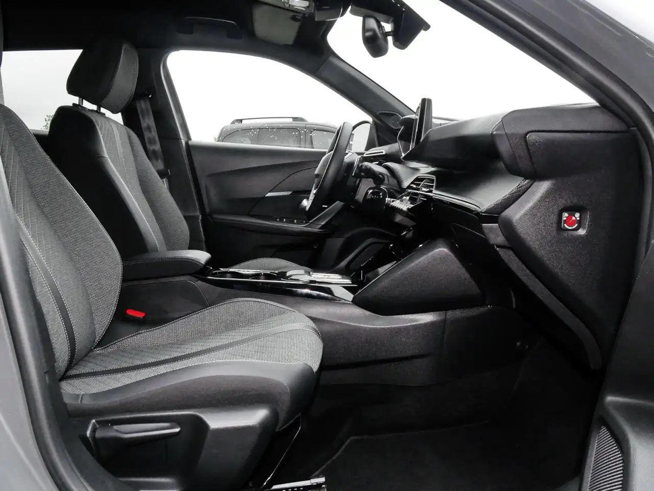 Peugeot 2008 4
