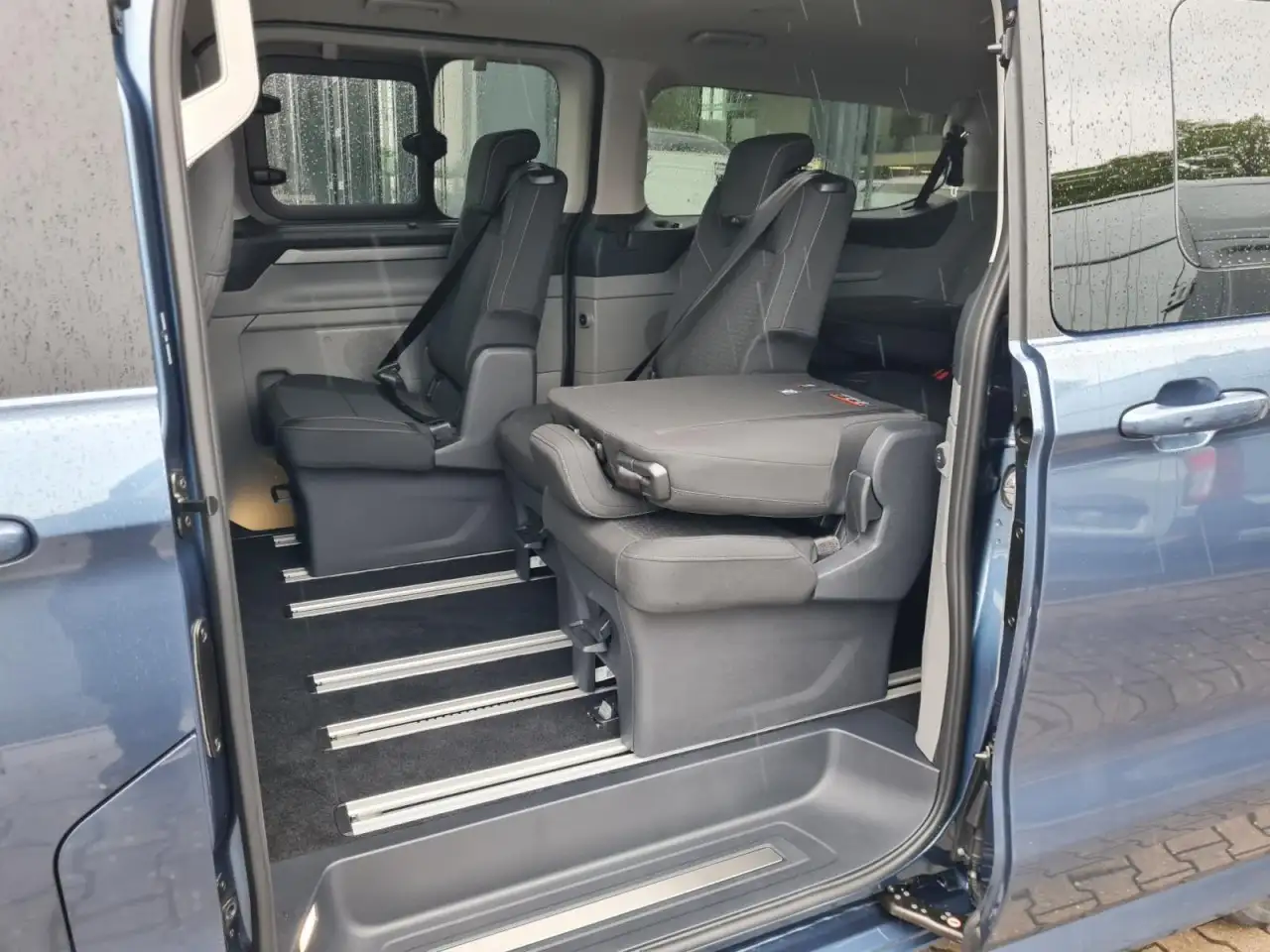 Ford Tourneo 8