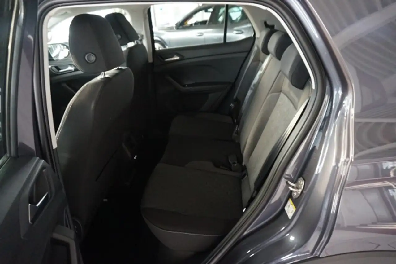 Volkswagen T-Cross 12