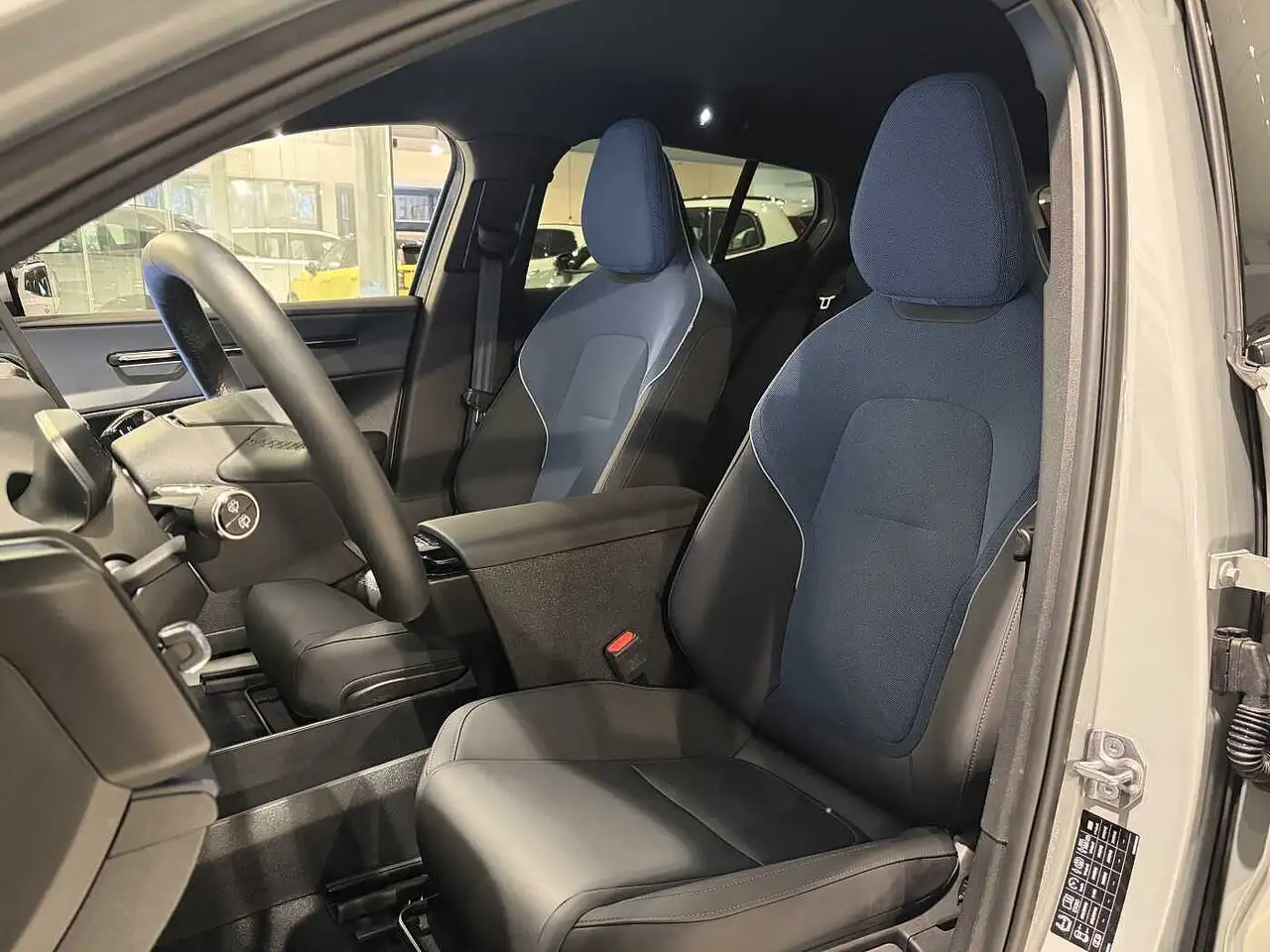 Volvo EX30 5