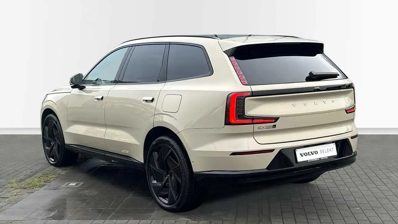 Volvo EX90 2