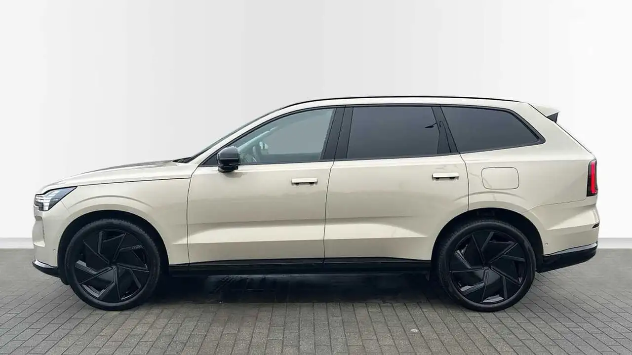 Volvo EX90 3